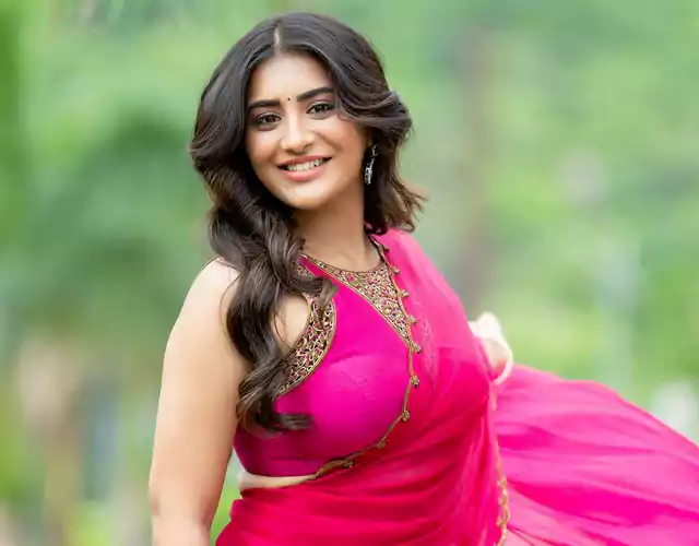 Rashi Singh Serving Ethnic Glam Goals